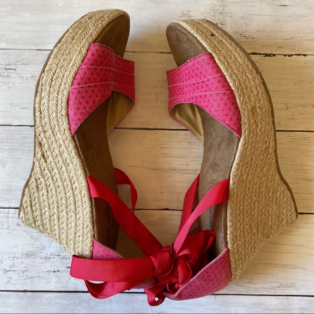 BEARPAW Red Wedge Sandals Size 11 - Picture 5 of 11